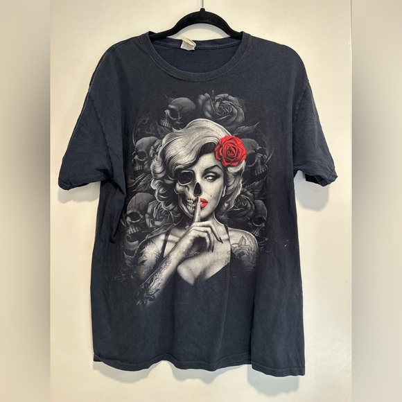 Fruit of the Loom Other - Marilyn Monroe Mens large Black Short Sleeve Skull Rose Punk Cyber Graphic Tee.